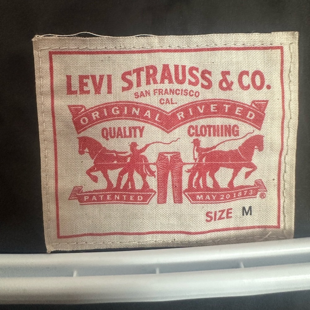 Levi's Size M Charcoal Jacket with Red Logo - Picture 7 of 9